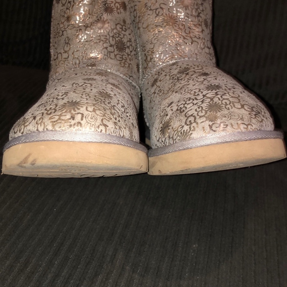 UGG Australia Limited Edition Logo, size 7, EUC - Picture 3 of 8